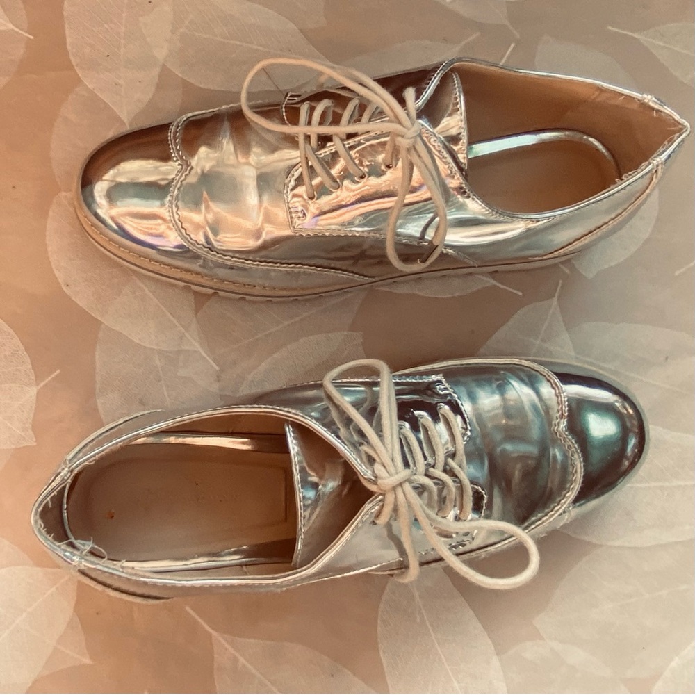 ZARA Woman Metallic Silver Oxfords EU38/
US 7.5